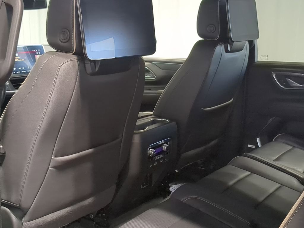 Thumbnail: 2023 GMC Yukon XL - 18