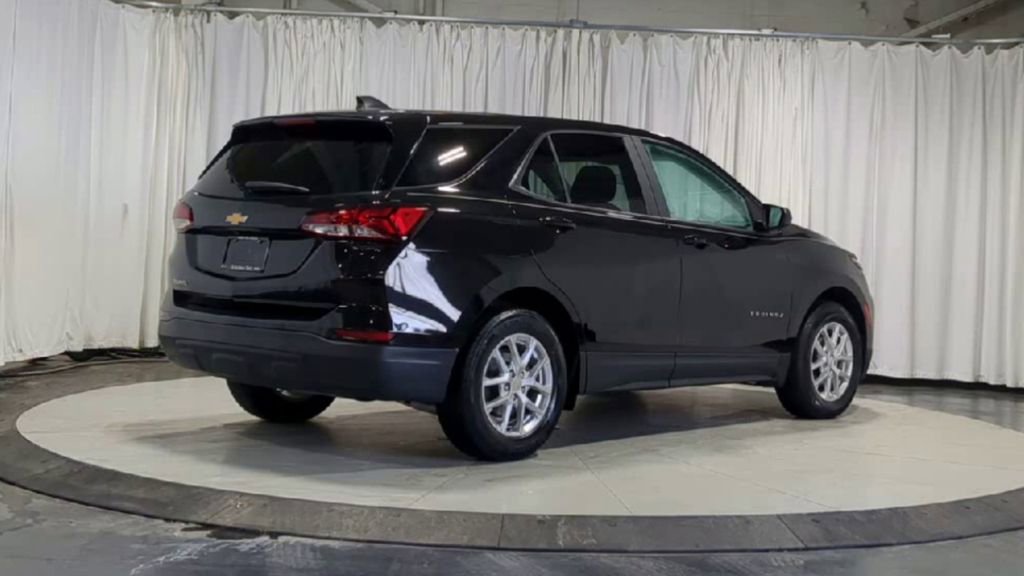 Thumbnail: 2022 Chevrolet Equinox - 10