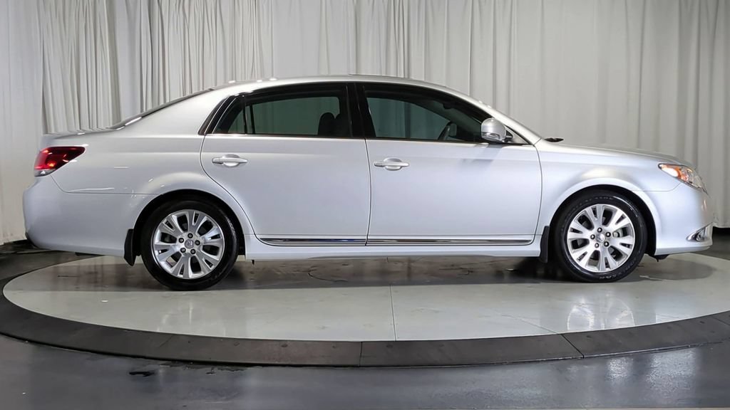Thumbnail: 2011 Toyota Avalon - 11