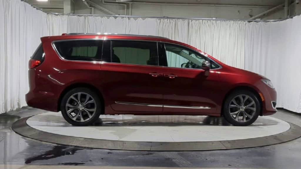 Thumbnail: 2017 Chrysler Pacifica - 11
