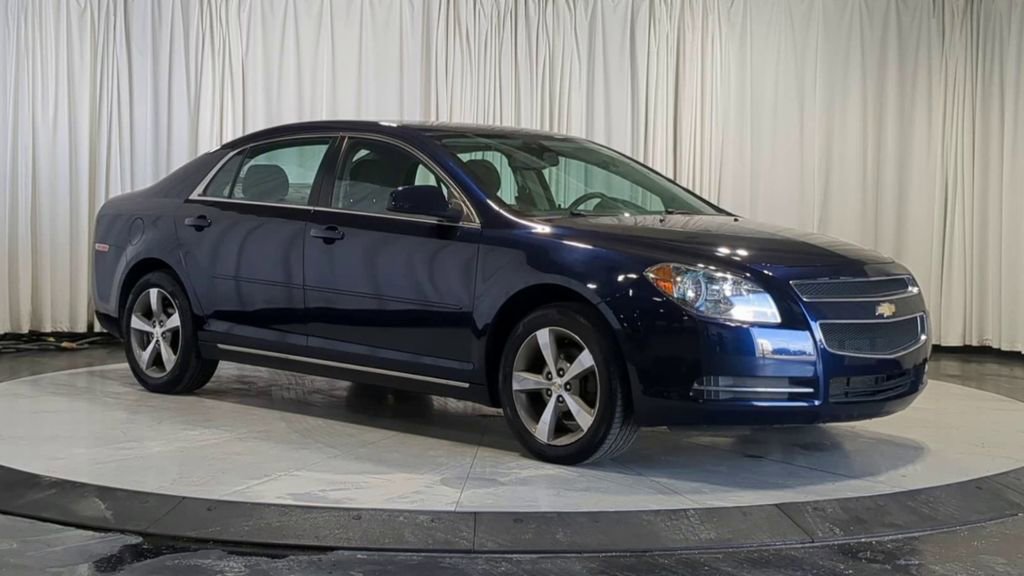 Thumbnail: 2011 Chevrolet Malibu - 3