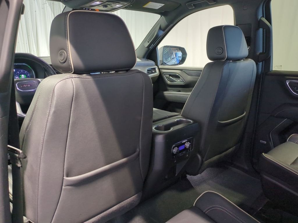 Thumbnail: 2023 GMC Yukon - 18