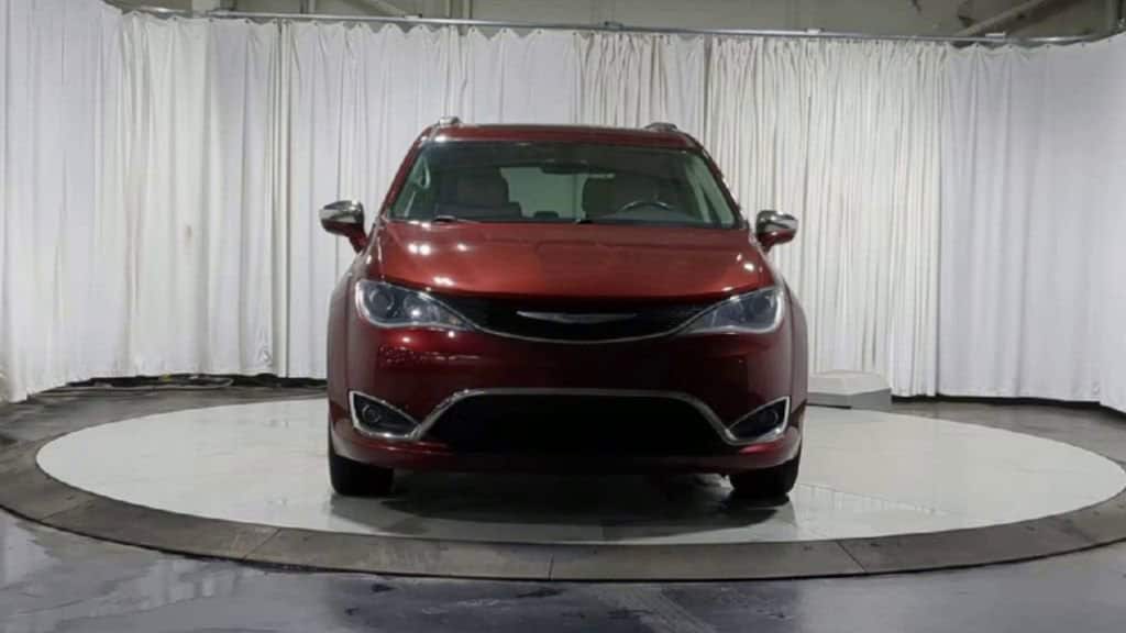 Thumbnail: 2017 Chrysler Pacifica - 4