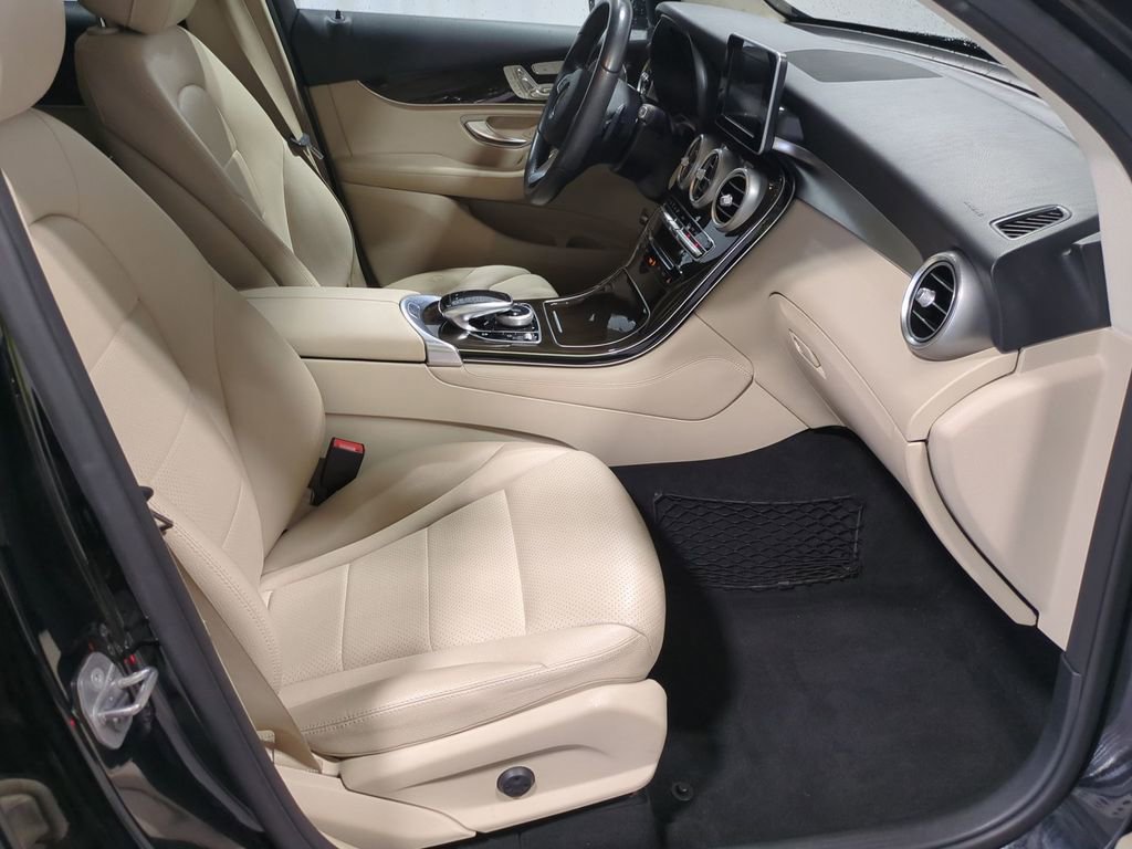 Thumbnail: 2017 Mercedes-Benz GLC - 23