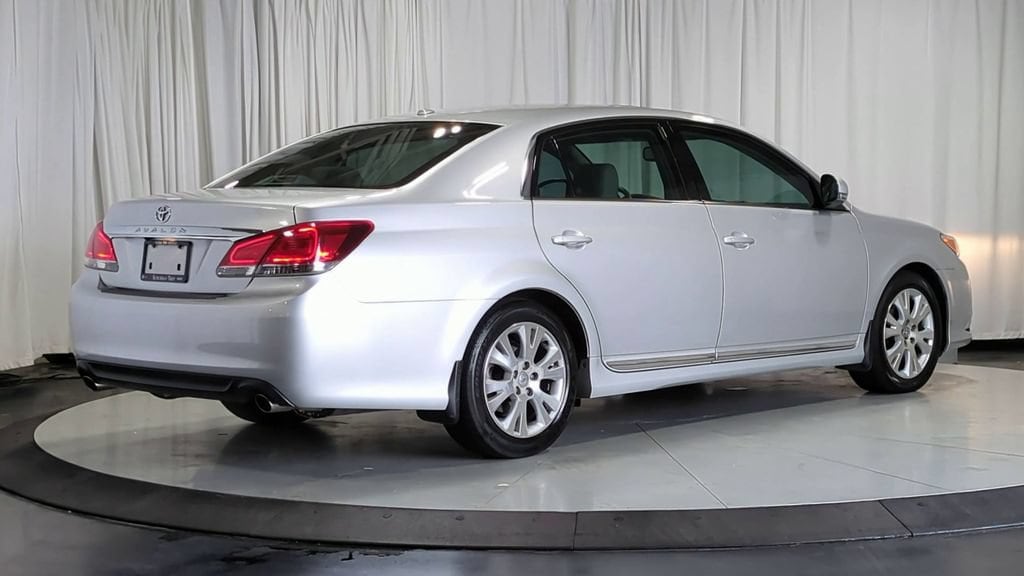 Thumbnail: 2011 Toyota Avalon - 10