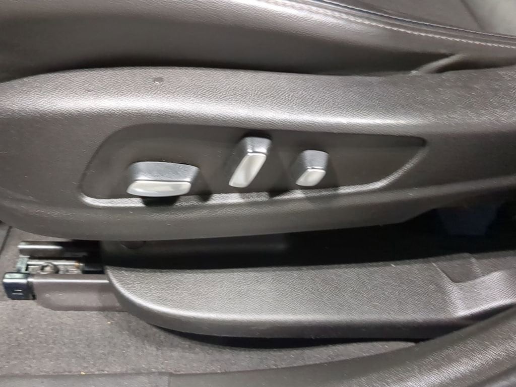 Thumbnail: 2023 Cadillac XT6 - 31