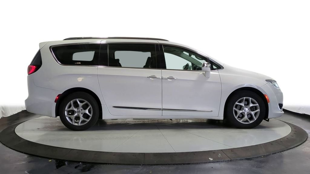 2020 Chrysler Pacifica Limited 9
