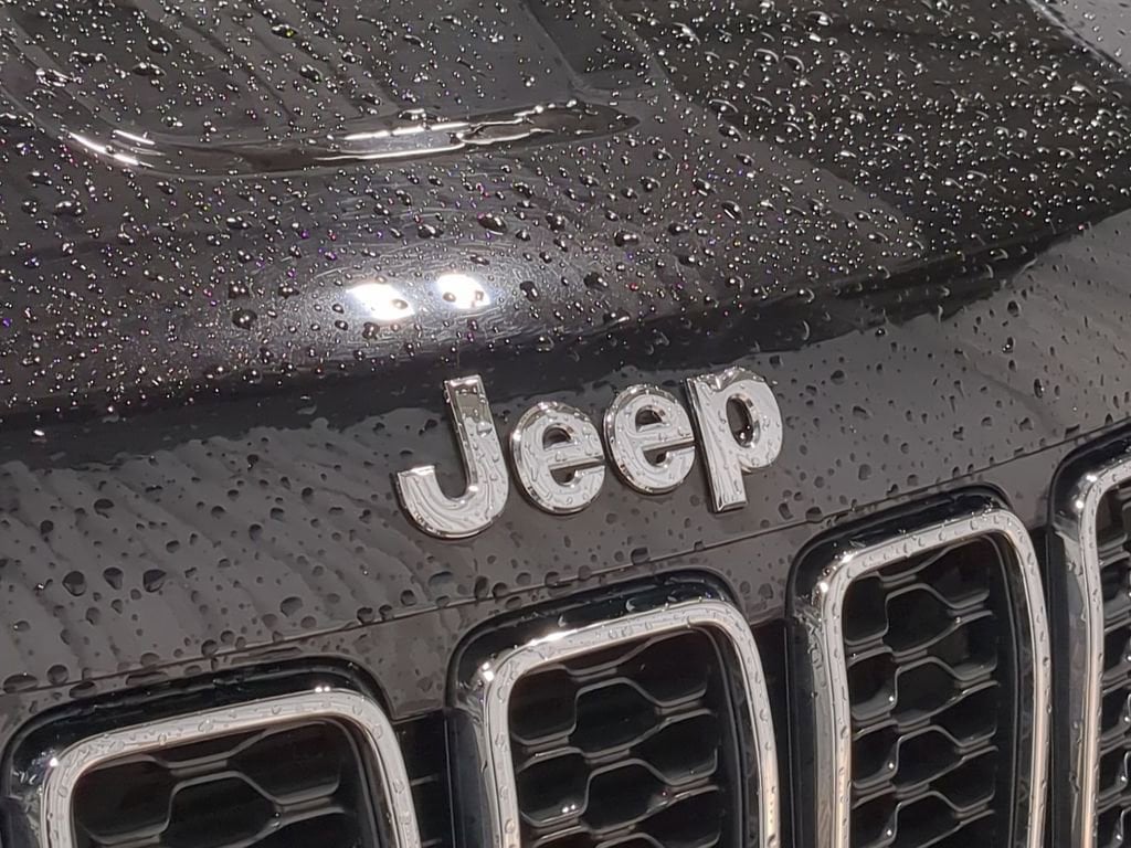 Thumbnail: 2018 Jeep Grand Cherokee - 15