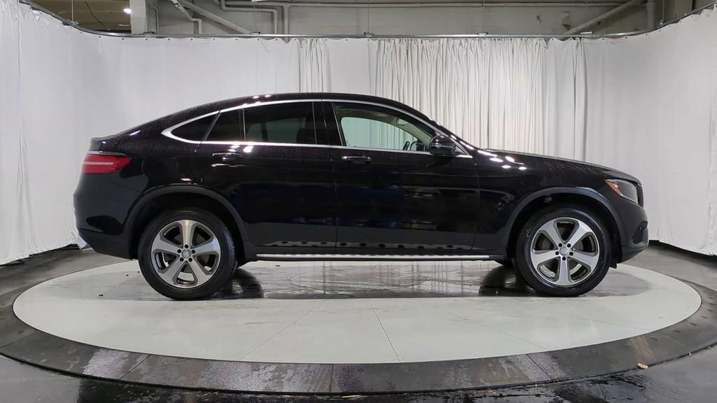 Thumbnail: 2017 Mercedes-Benz GLC - 10