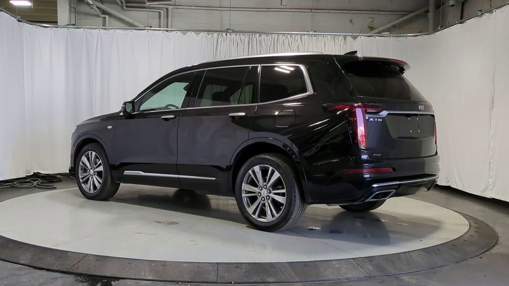 Thumbnail: 2023 Cadillac XT6 - 8