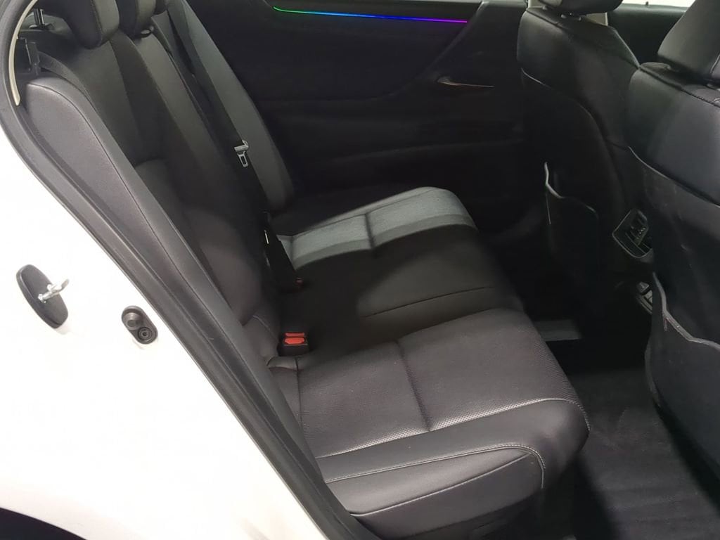 Thumbnail: 2022 Lexus ES - 33