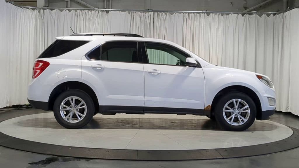 Thumbnail: 2017 Chevrolet Equinox - 11