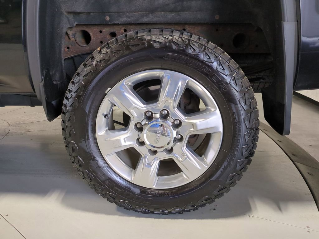 Thumbnail: 2018 GMC Sierra 2500 - 17