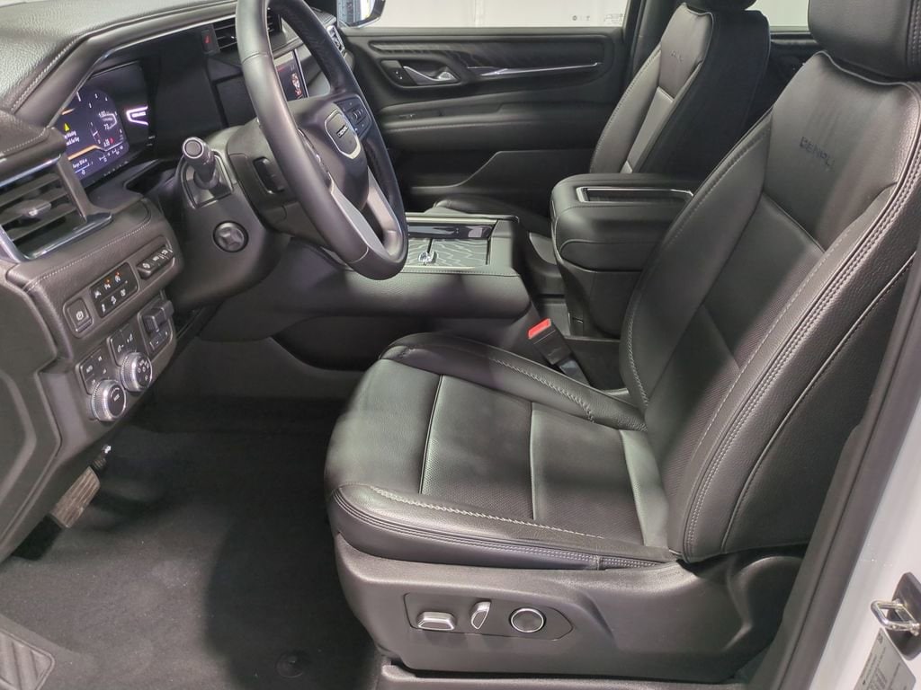 Thumbnail: 2023 GMC Yukon XL - 20