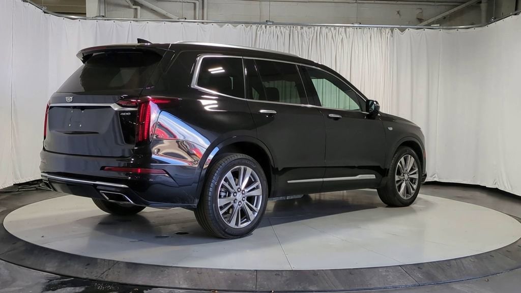 Thumbnail: 2023 Cadillac XT6 - 10