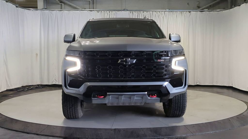 2023 Chevrolet Suburban Z71 photo 3