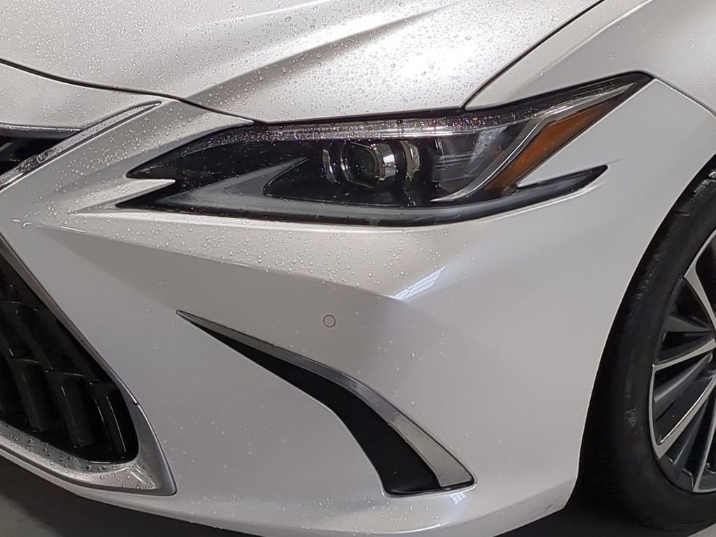 Thumbnail: 2022 Lexus ES - 22