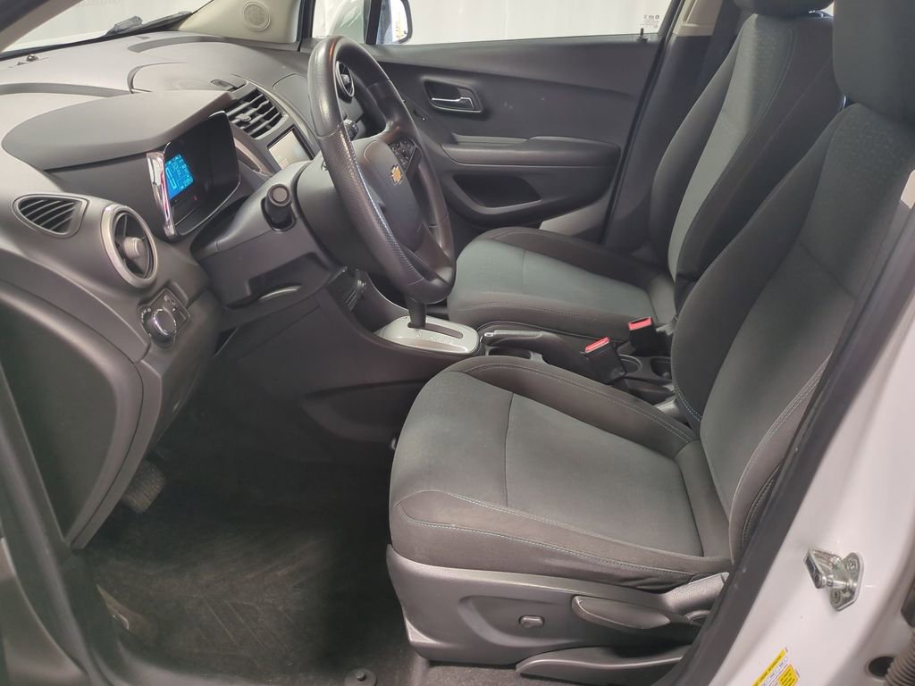 Thumbnail: 2016 Chevrolet Trax - 18