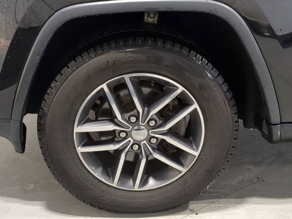 Thumbnail: 2018 Jeep Grand Cherokee - 17