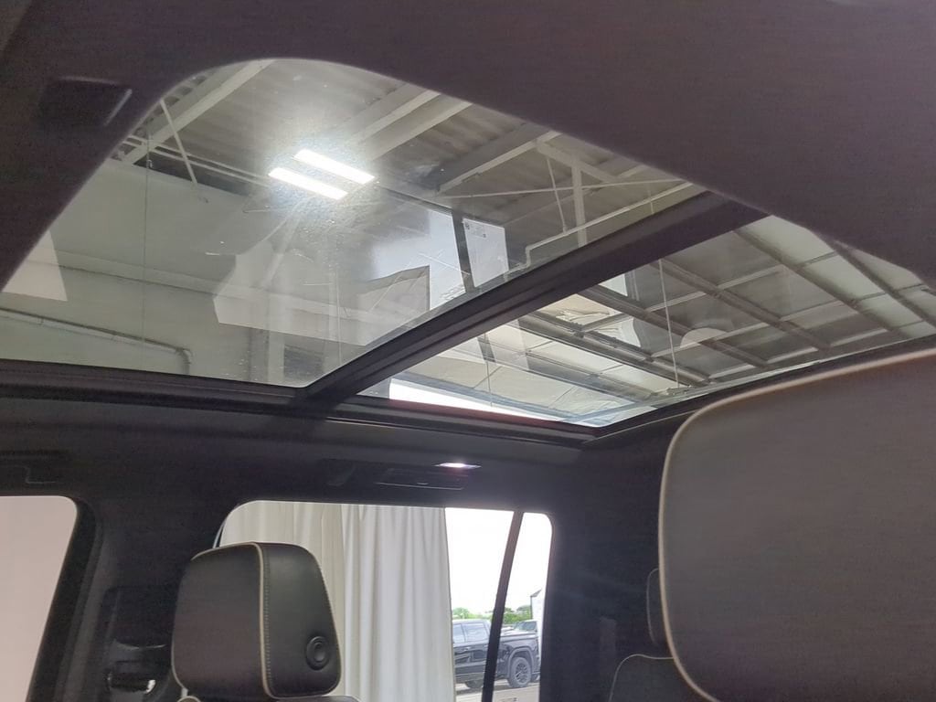 Thumbnail: 2023 GMC Yukon XL - 22