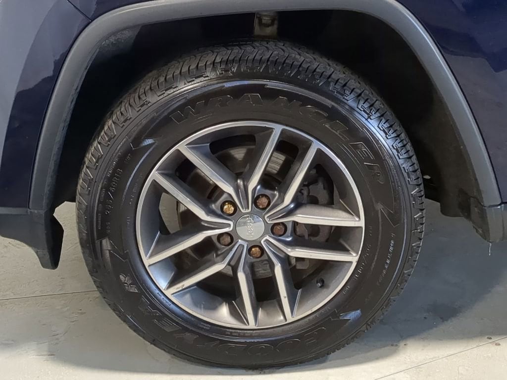 Thumbnail: 2018 Jeep Grand Cherokee - 21