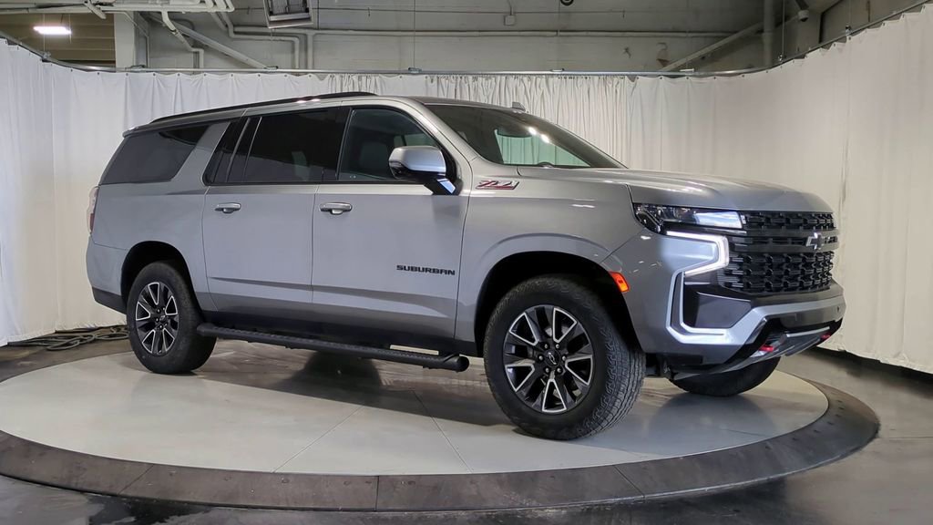 2023 Chevrolet Suburban Z71 photo 2
