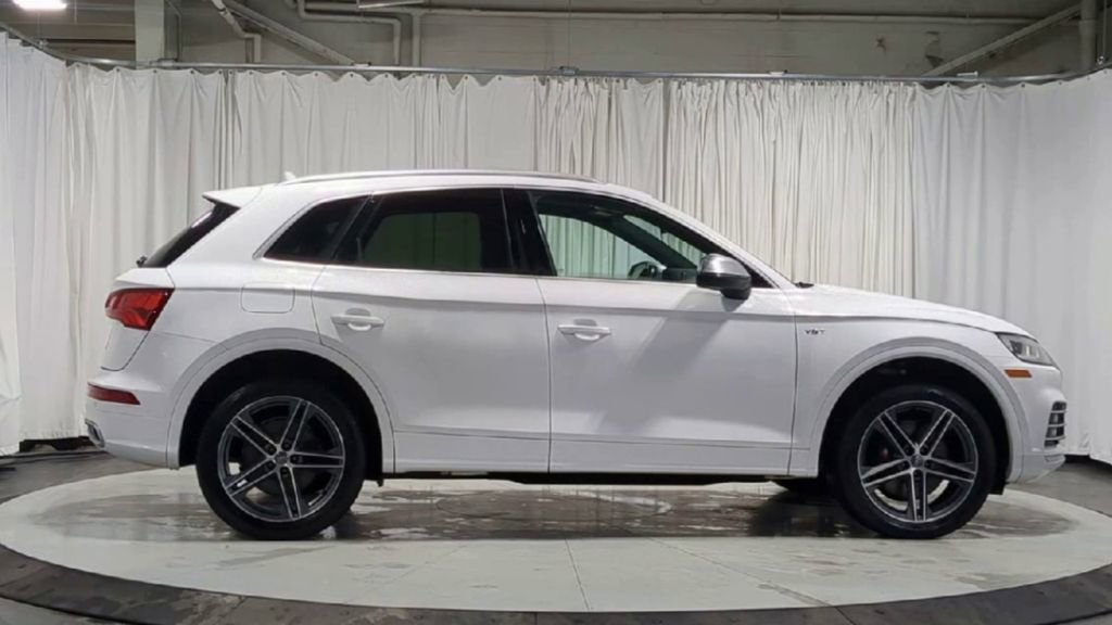 Thumbnail: 2018 Audi SQ5 - 11