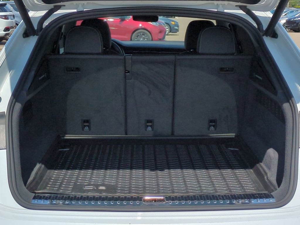 Thumbnail: 2019 Audi Q8 - 43