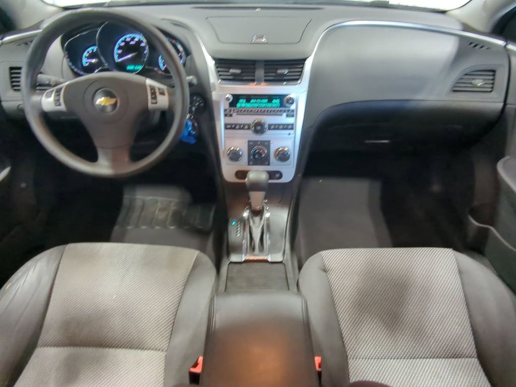 Thumbnail: 2011 Chevrolet Malibu - 18