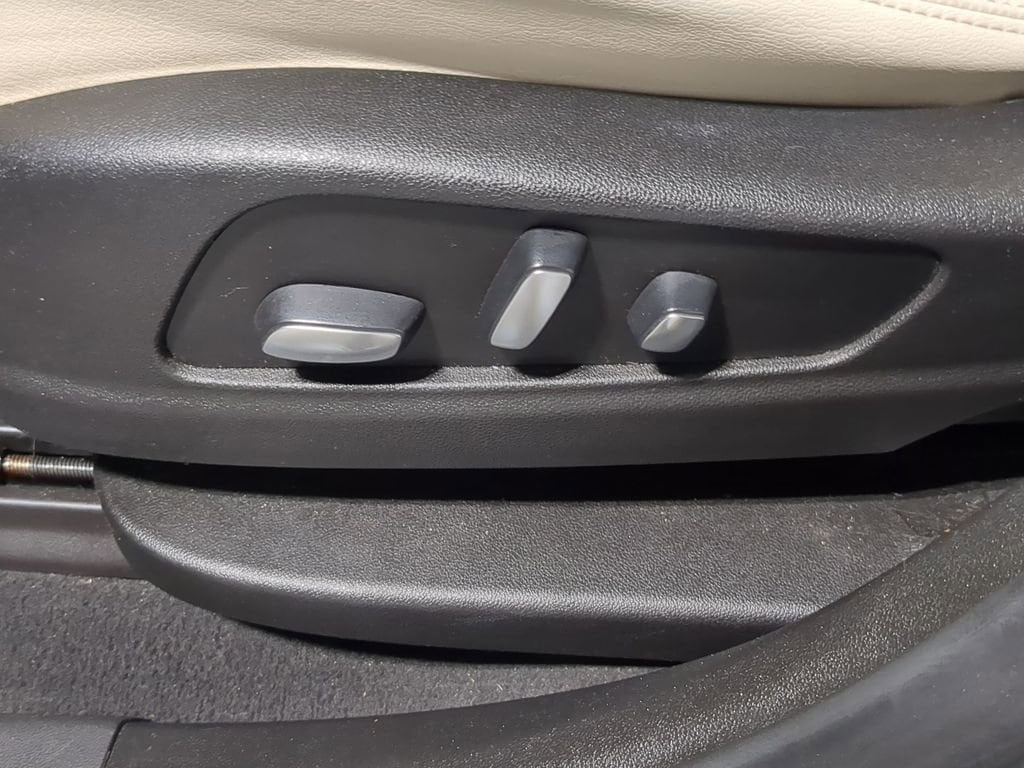 Thumbnail: 2021 Cadillac XT6 - 31