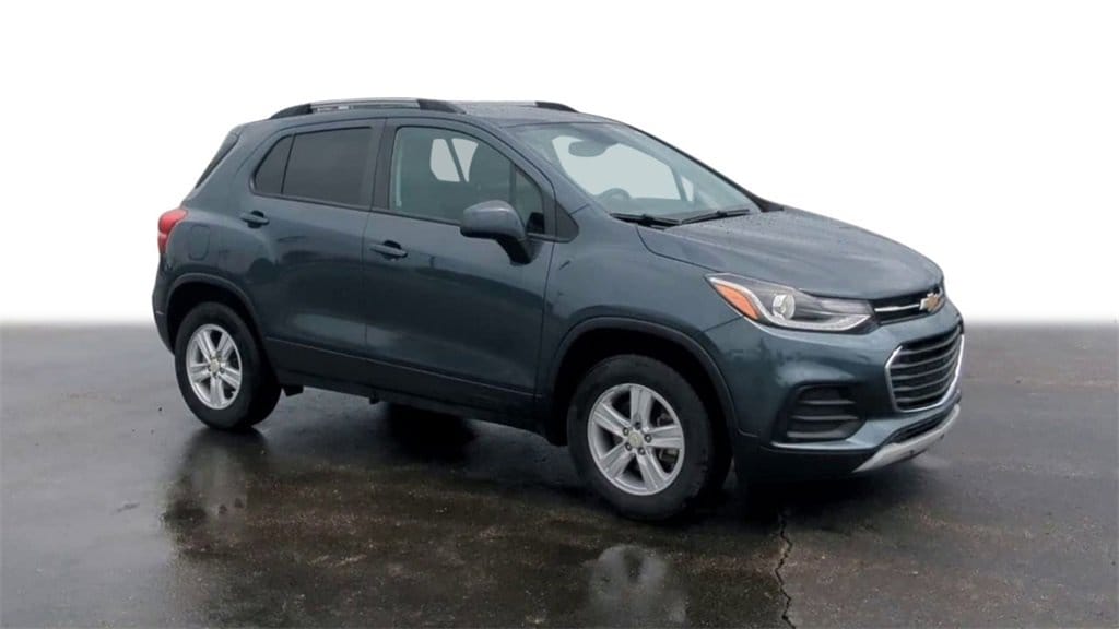 Used 2021 Chevrolet Trax LT with VIN KL7CJPSB6MB356655 for sale in Troy, MI