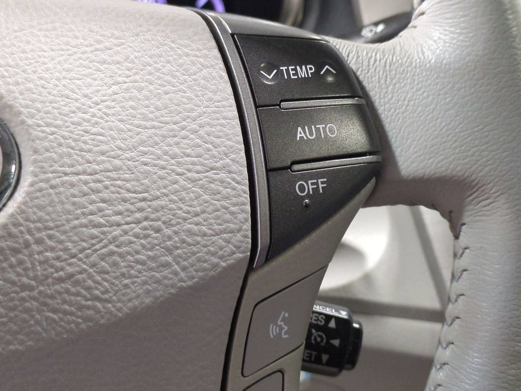 Thumbnail: 2011 Toyota Avalon - 32