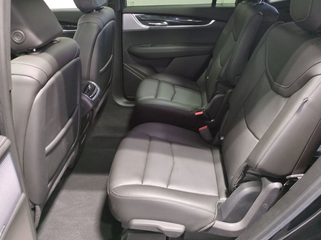 Thumbnail: 2023 Cadillac XT6 - 24