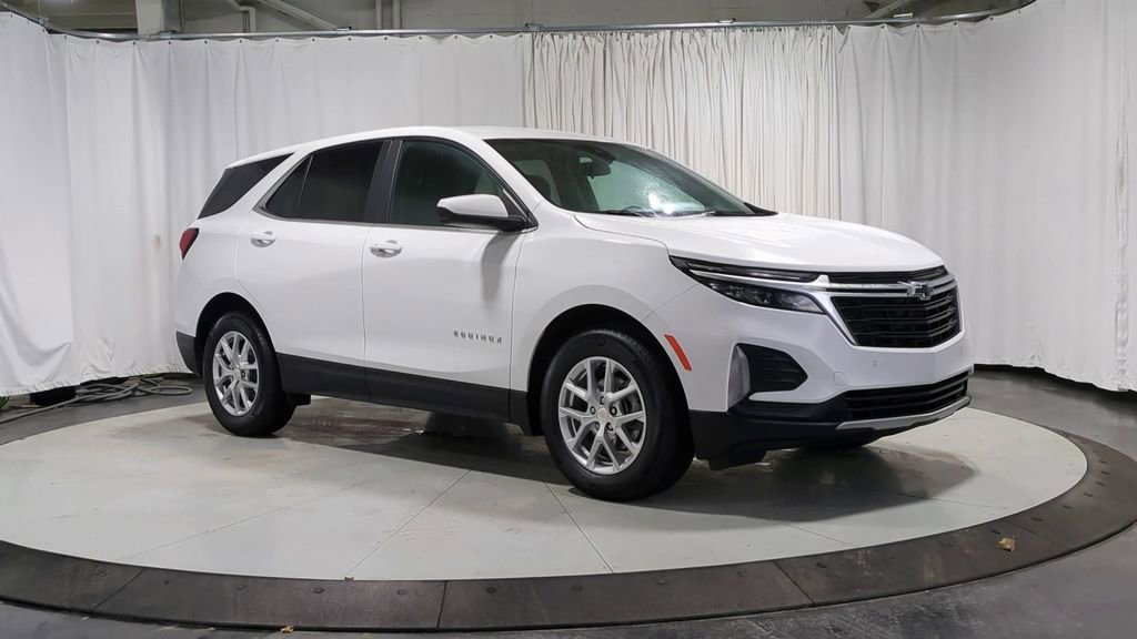 2024 Chevrolet Equinox LT photo 2