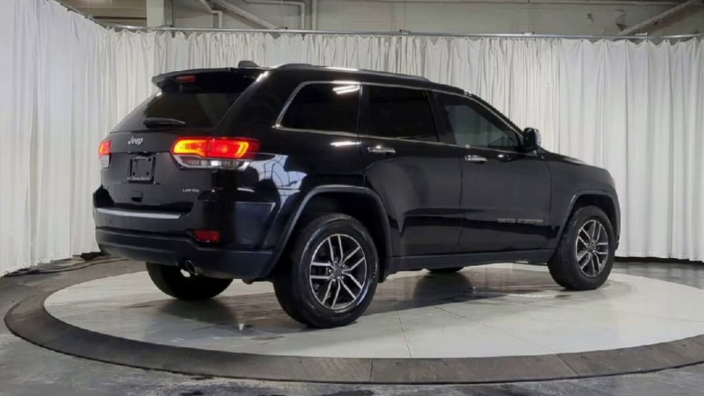 Thumbnail: 2020 Jeep Grand Cherokee - 10