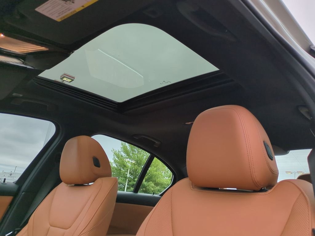 Thumbnail: 2024 BMW 3 Series - 21