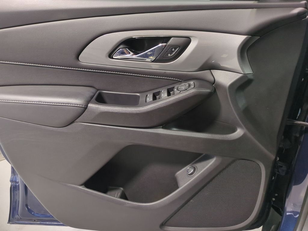 Thumbnail: 2022 Chevrolet Traverse - 35