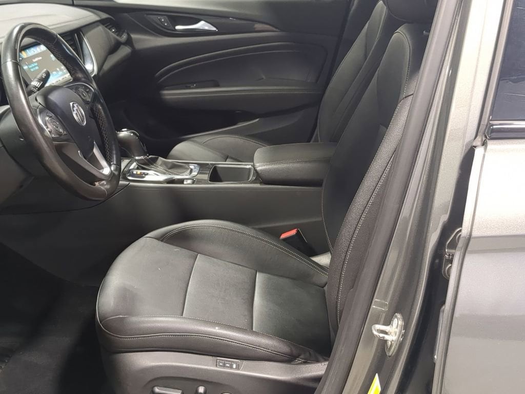 Thumbnail: 2018 Buick Regal - 20