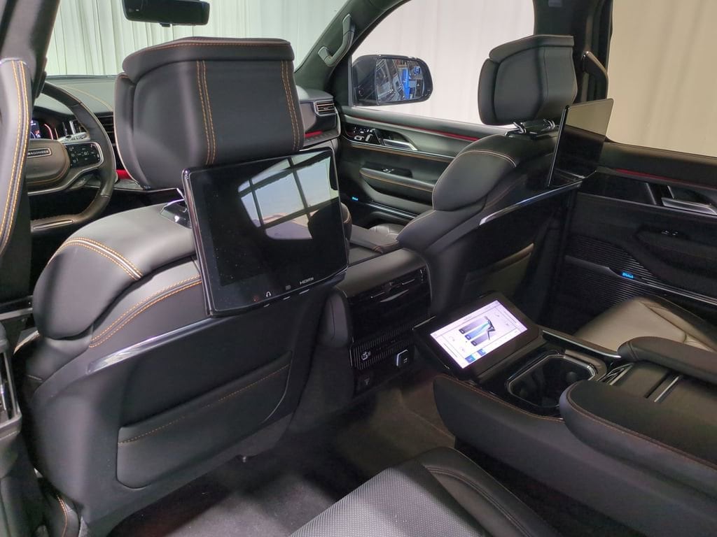 Thumbnail: 2023 Jeep Grand Wagoneer - 21