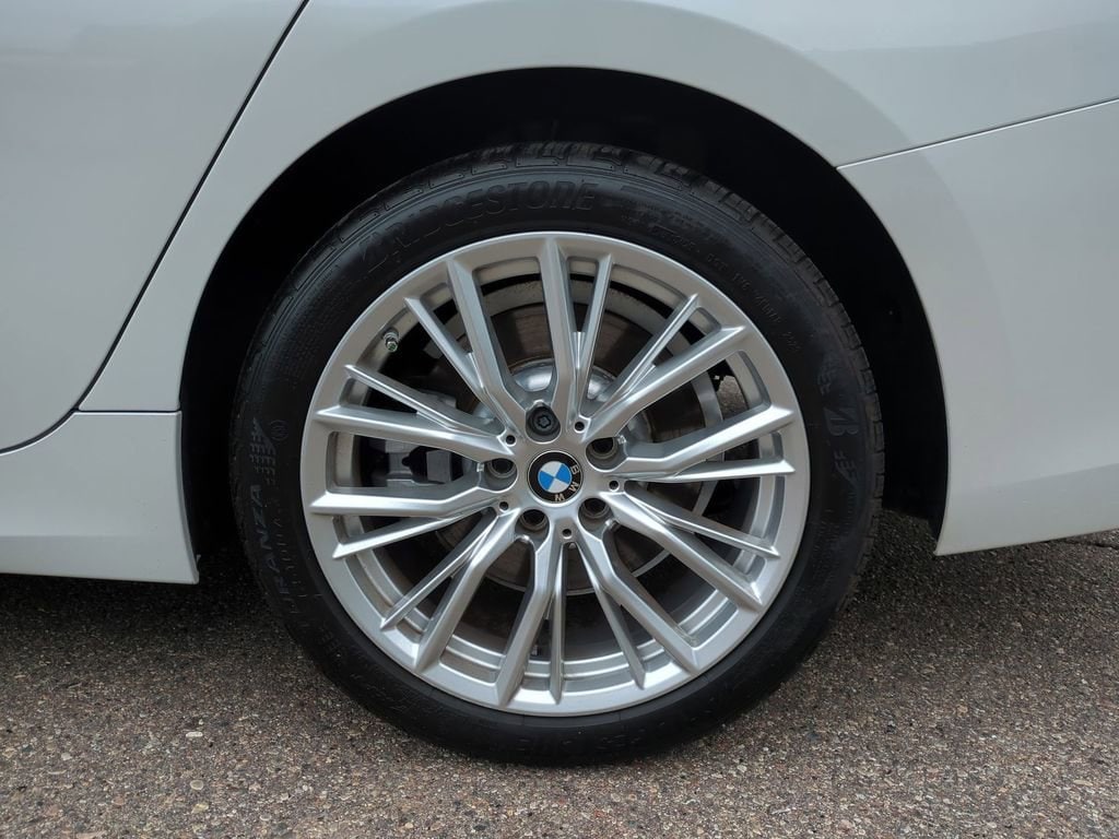 Thumbnail: 2024 BMW 3 Series - 16