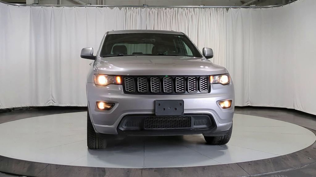2017 Jeep Grand Cherokee Altitude photo 3