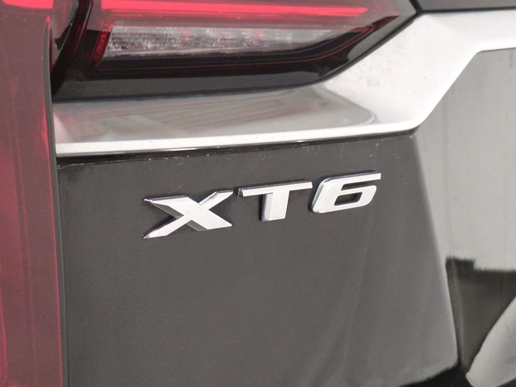 Thumbnail: 2023 Cadillac XT6 - 16