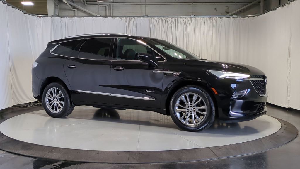 2023 Buick Enclave Avenir photo 2