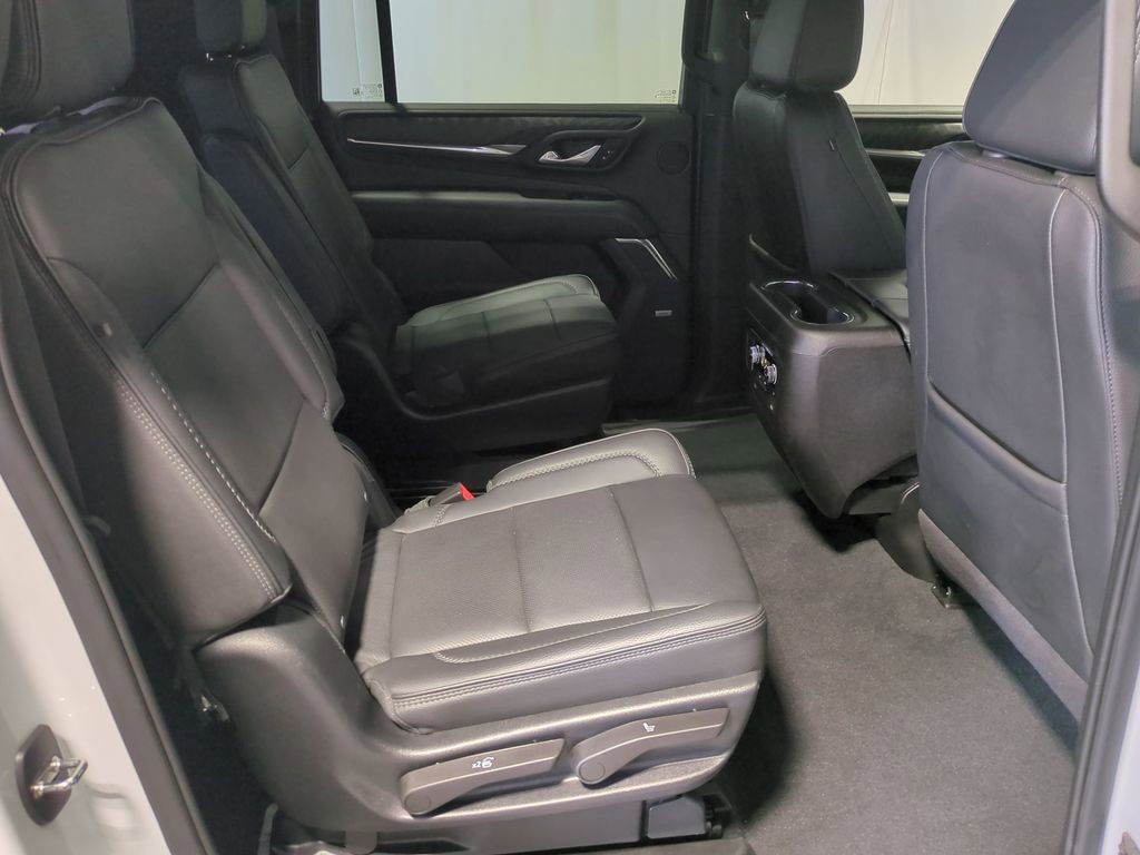 Thumbnail: 2023 GMC Yukon XL - 24