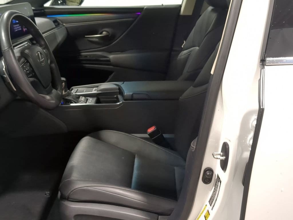 Thumbnail: 2022 Lexus ES - 29