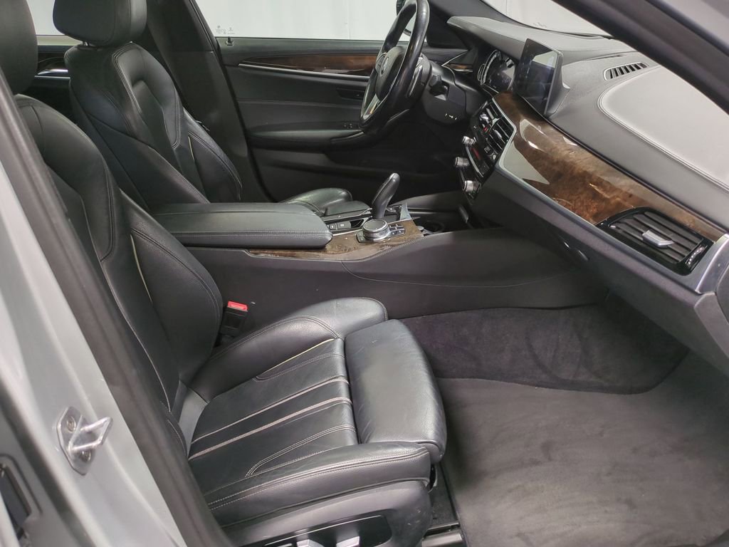 Thumbnail: 2018 BMW 5 Series - 24