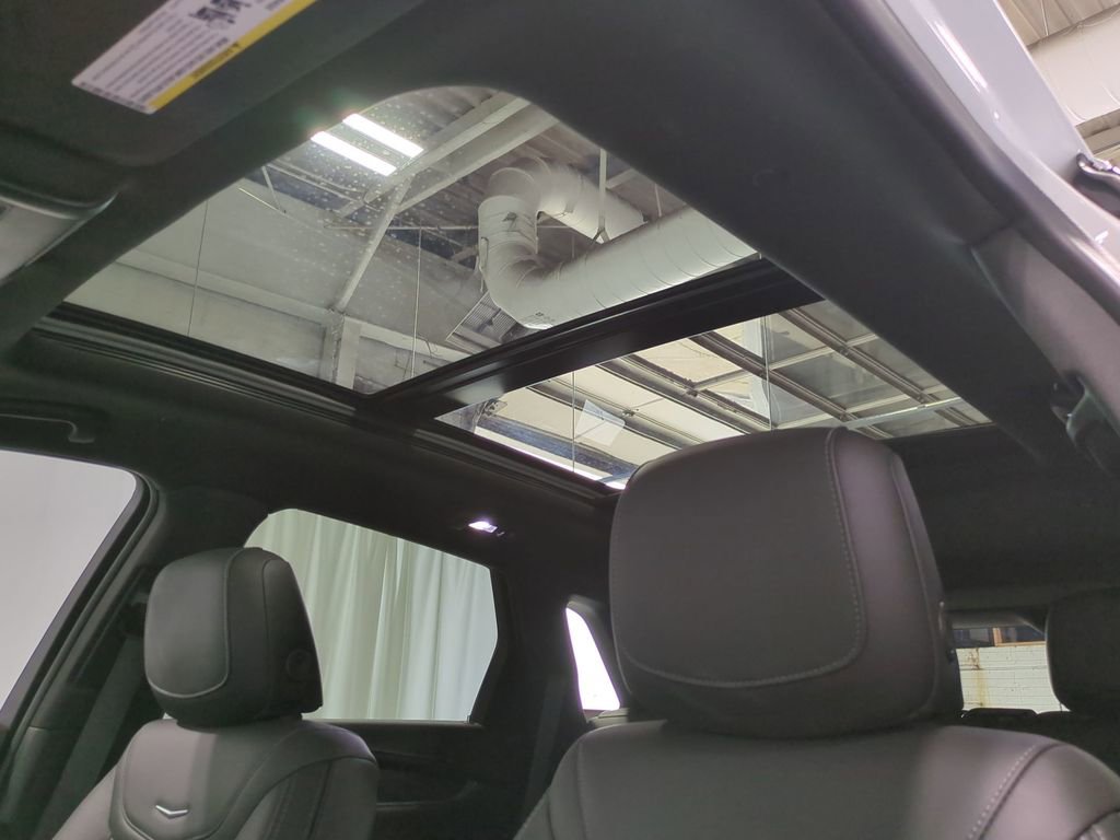 Thumbnail: 2023 Cadillac XT5 - 17
