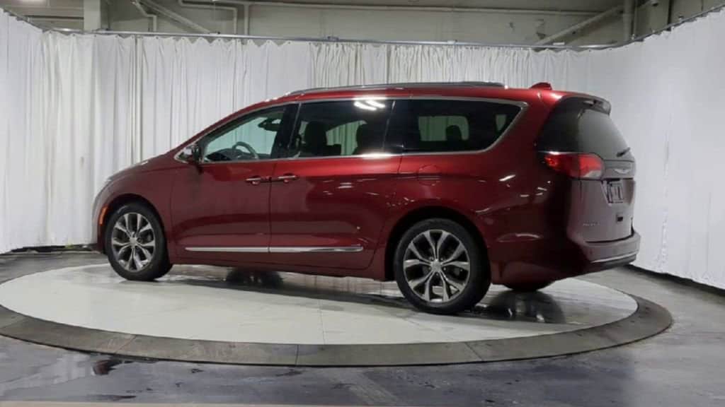 Thumbnail: 2017 Chrysler Pacifica - 8