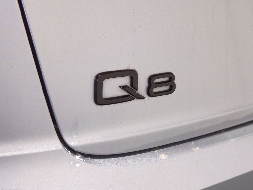 Thumbnail: 2022 Audi Q8 - 15