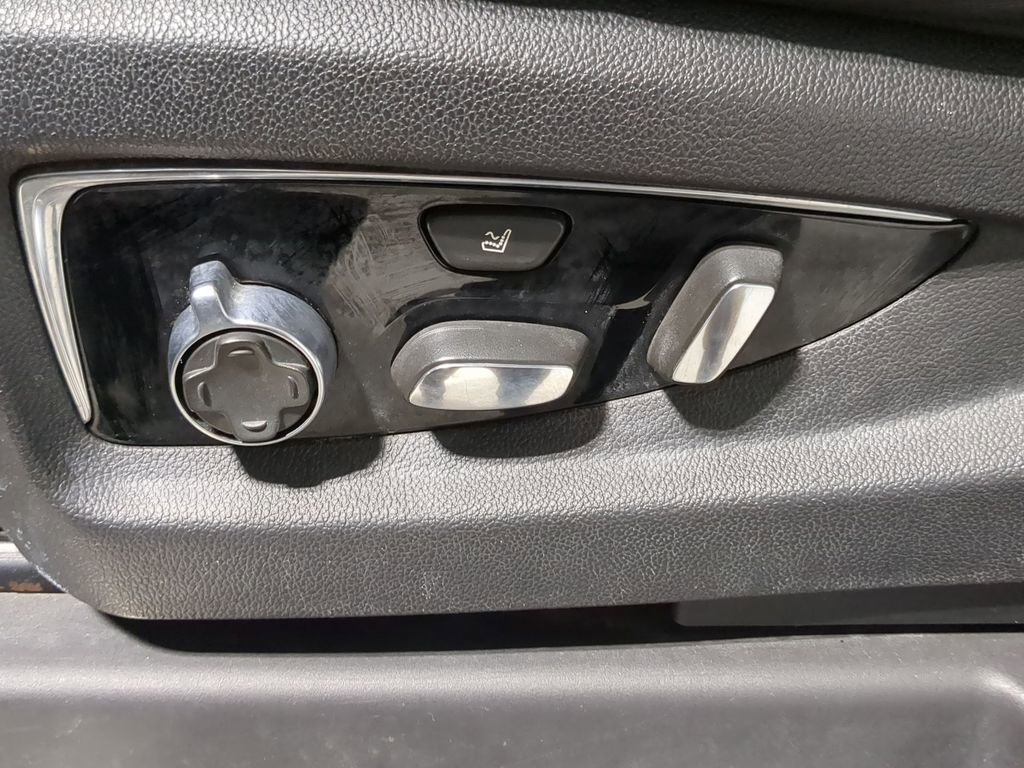 Thumbnail: 2015 Cadillac Escalade - 30